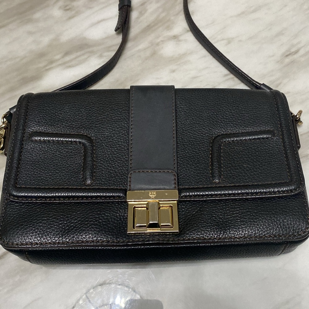 MCM Vintage Elegant Black Leather Shoulder Bag - Picture 13 of 14